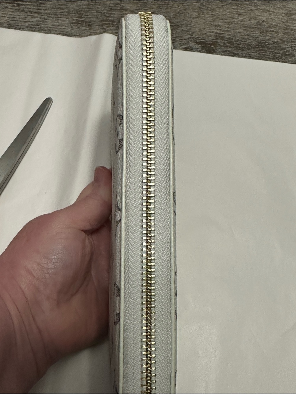 White and Gray Zip Wallet full size - Picture 8 of 13